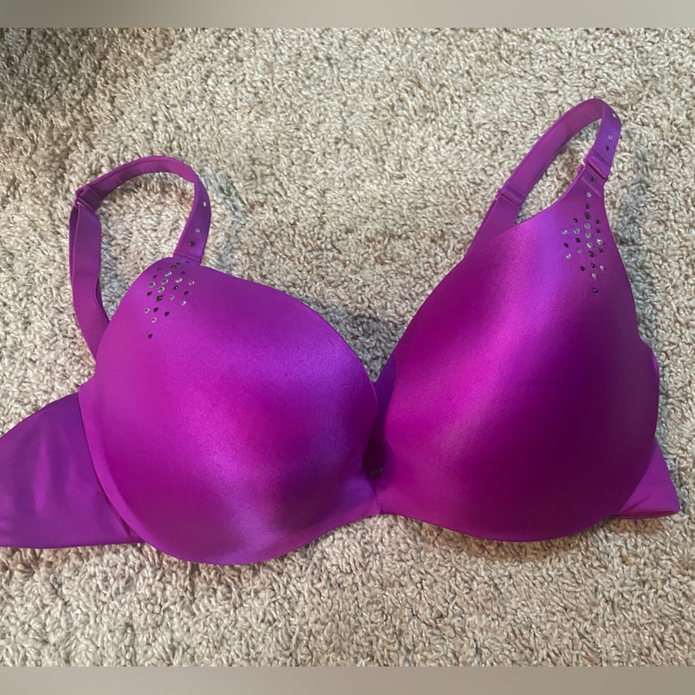 Beautiful plunge bra with rhinestone detail